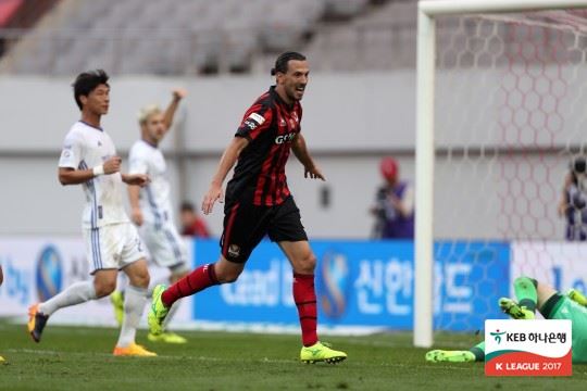 데얀이 붉은 유니폼을 입은 모습은 이제 더 이상 볼 수 없을 전망이다. 한국프로축구연맹 제공