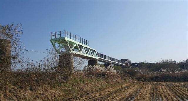 경기 파주 문산읍 마정리 임진각 관광지내에 위치한 독개다리 스카이워크 ‘내일의 기적소리’ 전경. 경기도 제공