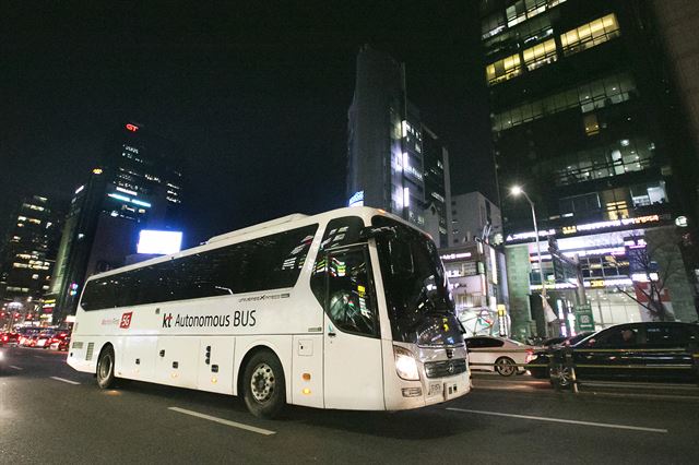 도심 운행이 가능해지 KT의 45인승 자율주행버스. KT 제공