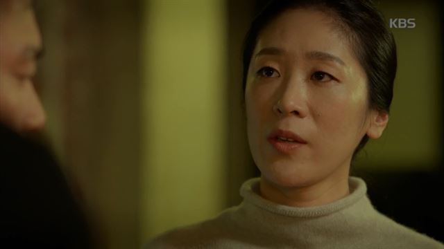 배우 백지원은 KBS2 ‘매드독’(사진)에서는 우아한 수간호사로, KBS2 ‘황금빛 내 인생’에서는 납치범으로 등장해 다채로운 매력을 보였다. KBS2 방송화면 캡처