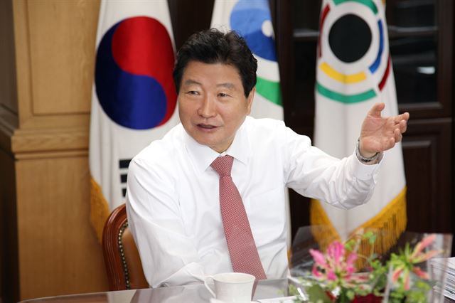 안상수 창원시장은 11일 한국일보와의 인터뷰에서 올해는 첨단관광산업과 문화예술이 혁신적 성장을 이루는 데 시정을 집중하겠다고 밝혔다. 창원시 제공