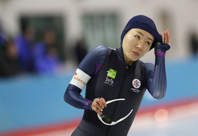 12일 서울 태릉국제스케이트장에서 열린 제99회 전국동계체육대회 스피드스케이트 여자 일반부 500M에 출전한 이상화가 피니시라인을 통과하고 있다. 연합뉴스