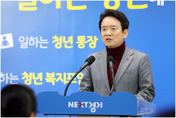 남경필 경기지사가 16일 서울시 버스 무료 미세먼지 대책에 대해 서울시에 중단을 촉구하고 있다. 경기도 제공