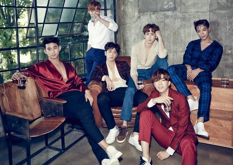 2PM 멤버 5명이 JYP와 재계약했다. JYP엔터테인먼트