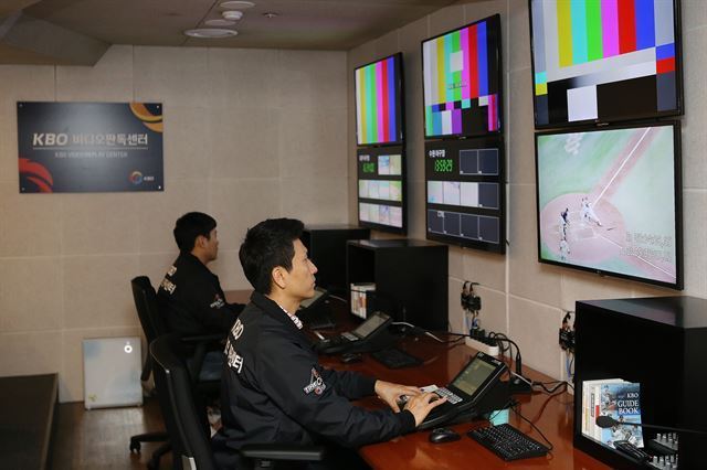 지난 시즌 프로야구 비디오판독 장면. KBO 제공