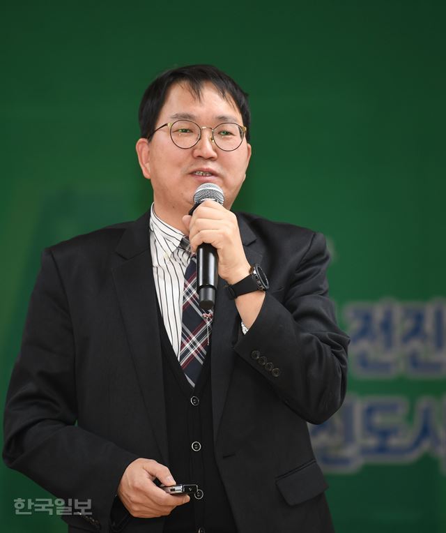 나중규 대구경북연구원 연구위원이 주제발표를 하고 있다. 신상순 선임기자