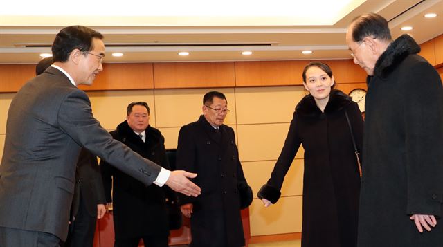 김영남 최고인민회의 상임위원장. 김여정 노동당 중앙위 제1부부장, 최휘 국가체육지도위원장, 리선권 조국평화통일위원장이 9일 오후 인천국제공항에 도착해 접견실에 들어서 착석하고 있다. 연합뉴스