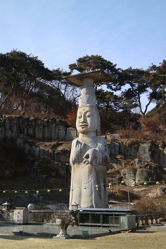 충남 관촉사 석조미륵보살입상. 문화재청 제공