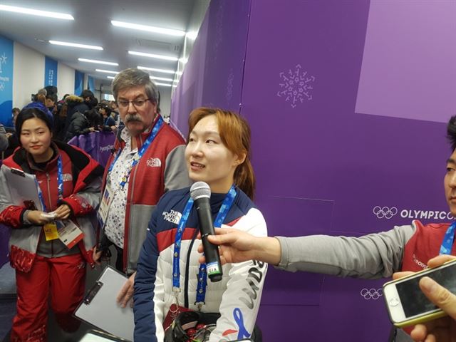 믹스트존에서 참았던 눈물을 결국 쏟아내고 만 최민정. 강릉=윤태석 기자