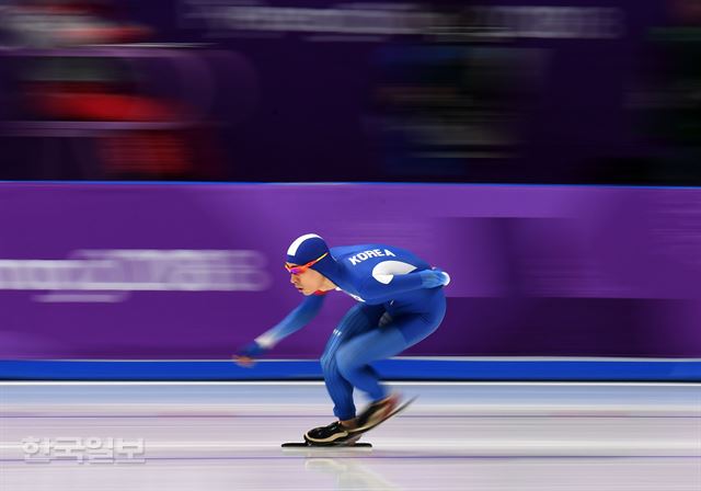 [저작권 한국일보] 15일 오후 강원 강릉 스피드스케이트 경기장에서 열린 2018 평창동계올림픽 스피드스케이트 남자 10000m에서 이승훈이 역주하고 있다. 강릉=김주영기자 will@hankookilbo.com /2018-02-15(한국일보)