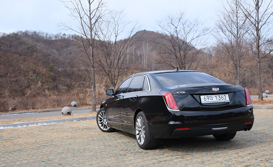 2.0L 트윈스크롤 터보 엔진으로도 충분히 즐거운 드라이빙이 가능한 CT6 터보