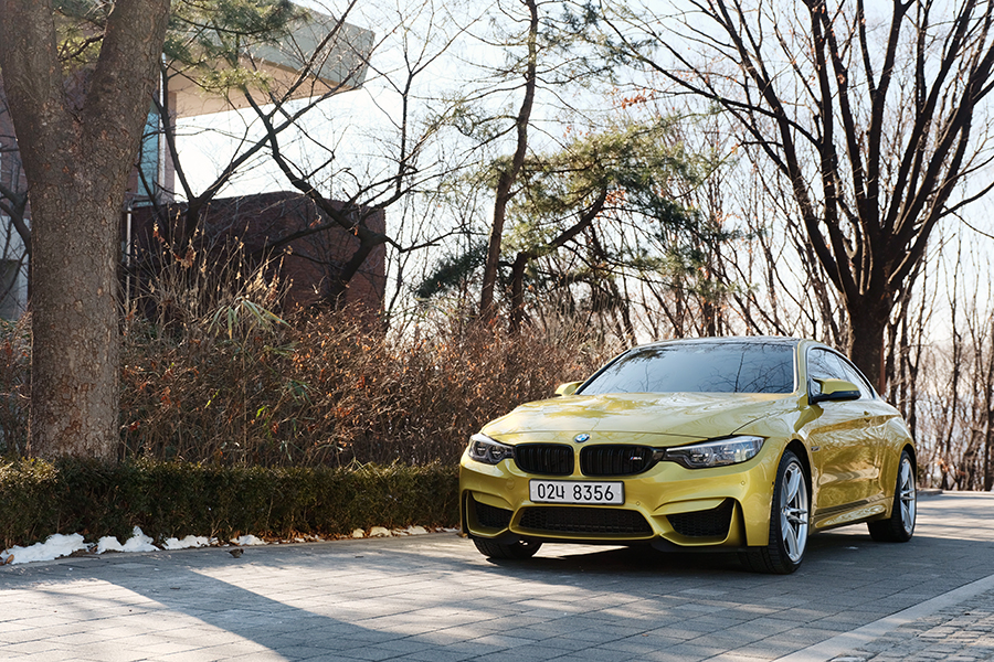 BMW M4 컴페티션 패키지의 자유로 50km 연비 체크를 했다.