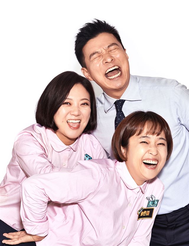 KBS2 예능 프로그램 ‘김생민의 영수증’은 개그우먼 송은이와 김숙이 진행한 온라인 방송 팟캐스트 '송은이 김숙의 비밀보장'의 한 코너로 시작했다. KBS 제공