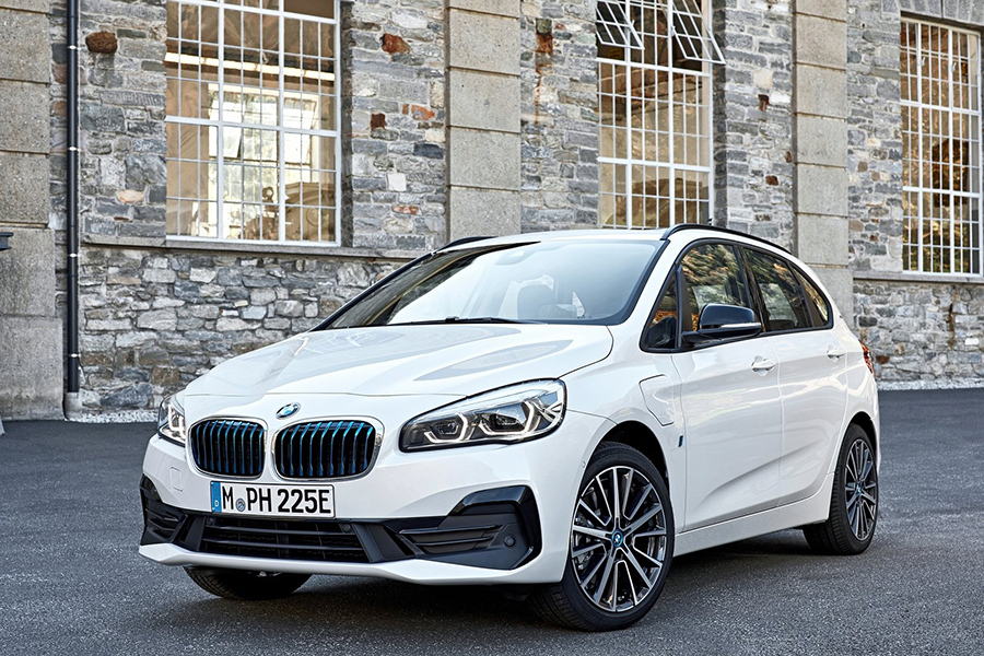 BMW 225xe i퍼포먼스는 외형에서는 기존 2 시리즈 액티브 투어러랑 큰 차이가 없다