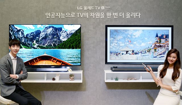 5일 서울 양재동 LG전자 서초R&D캠퍼스에서 모델들이 'LG 올레드 TV AI 씽큐'를 소개하고 하고 있다. LG전자 제공