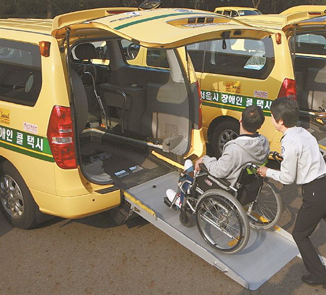 장애인 콜택시. 한국일보 자료사진