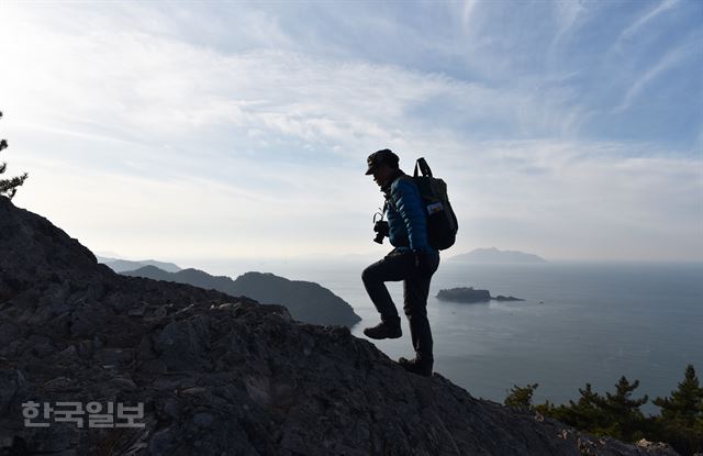 일부 흙 길만 지나면 등산이 끝날 때까지 거의 바위산이다.