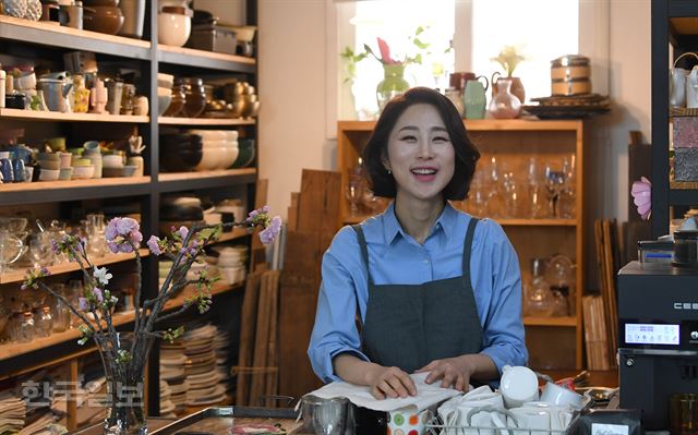 영화 ‘리틀 포레스트’에서 요리 기획을 맡은 푸드 스타일리스트 진희원 실장은 “주인공 혜원은 요리를 하면서 자신을 있는 그대로 받아들인다”며 “요리는 자기 자신을 사랑하는 최고의 방법”이라고 말했다. 서재훈 기자