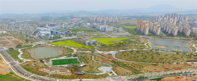 충남도가 꽃밭과 주말농장을 조성예정인 내포신도시 도청과 홍예공원 주변 유휴지. 충남도 제공