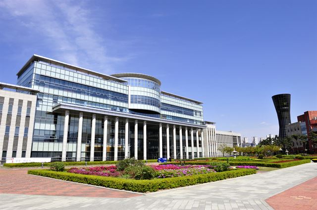 인천대학교 과학영재교육원이 대학부설 과학영재교육원을 대상으로 실시한 2017학년도 연차평가에서 최우수 기관(S등급)에 선정됐다. 인천대 제공