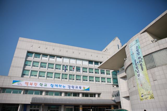 강원교육청은 27일 “철원 모 초등학교에서 일어난 장애아동 학교폭력을 사건에 대한 감사를 진행한 결과 해당 학교장 등이 조사과정에서 부적절한 영향력을 미친 사실을 확인했다”고 밝혔다. 강원교육청 제공