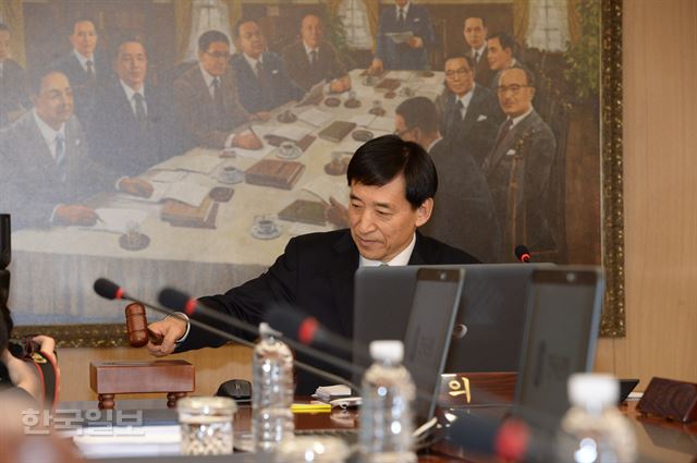 [저작권 한국일보] 12일 서울 중구 세종대로 한국은행 회의실에서 금통위가 열리고 있다.