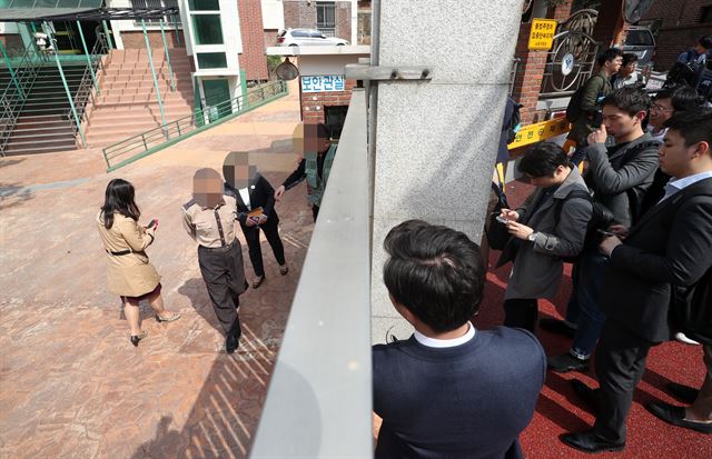 2일 오후 인질극이 발생한 서울 서초구 방배초등학교 교문 앞에 보안관실이 위치해 있다. 연합뉴스