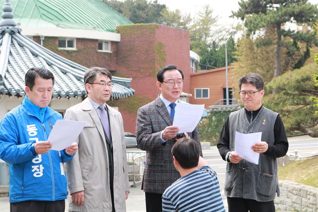 기자회견하는 송철호 후보. 민주당 울산시당 제공