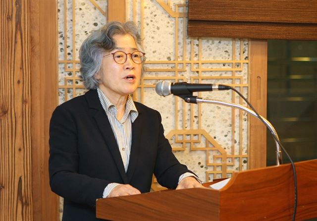 박은정 국민권익위원회 위원장이 19일 서울 종로구 광화문의 한 음식점에서 열린 출입기자 초청 간담회에서 인사말하고 있다. 연합뉴스