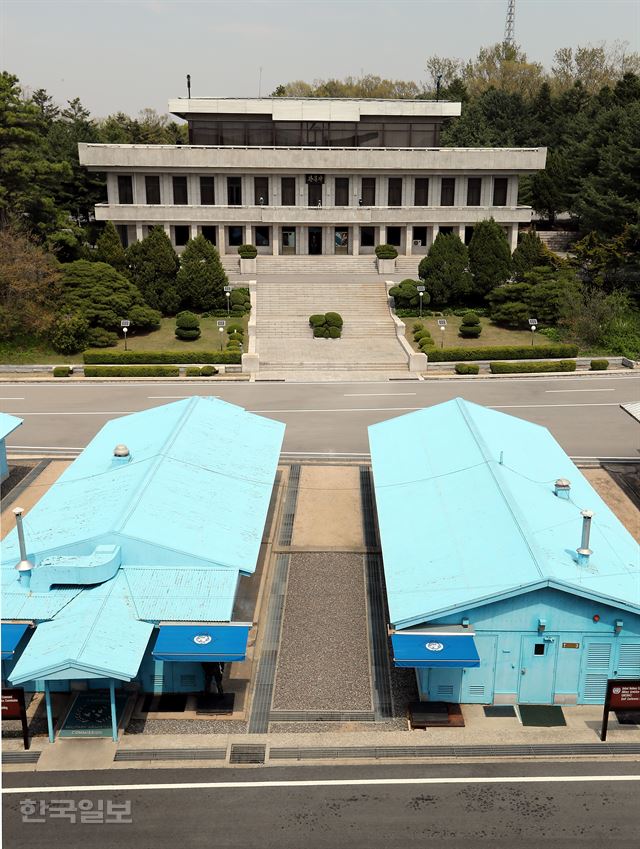 2018 남북 정상회담을 하루 앞둔 26일 오후 판문점. 남북 정상이 처음 만나는 군사분계선 중립국감독위 회의실. 고영권 기자