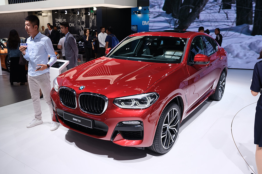 BMW가 2018 북경 모터쇼에서 신형 X4를 공개했다.