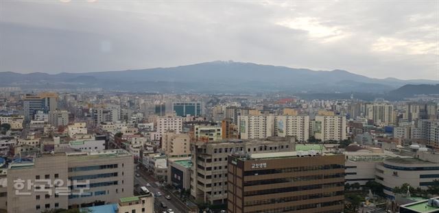 [저작권 한국일보]제주시 도심 전경. 김영헌 기자.