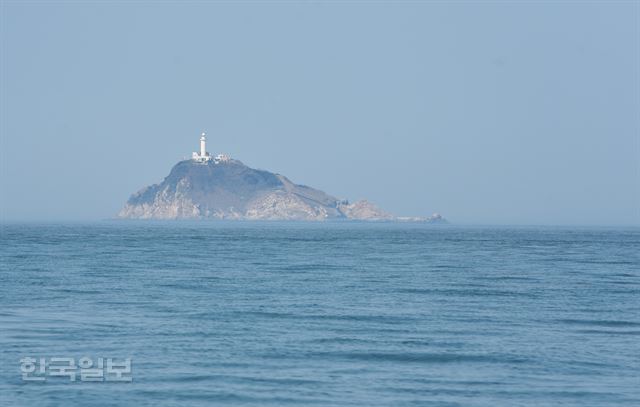 하루 한 차례 유람선이 운항하는 옹도는 유일하게 관광객이 내려 섬 꼭대기까지 갈 수 있는 섬이다. 태안=최흥수기자