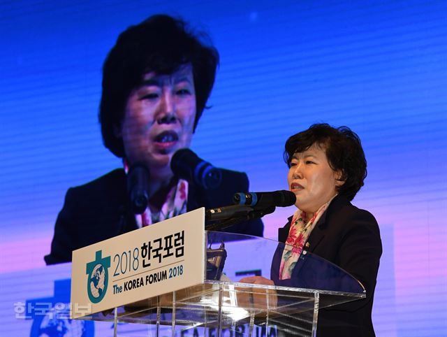 대표한국일보가 주최하는 한국포럼이 '한반도 비핵화와 신동북아 질서'를 주제로 3일 서울 중구 신라호텔에서 열린 가운데 조배숙 민주평화당 대표가 축사를 하고 있다. 홍인기 기자