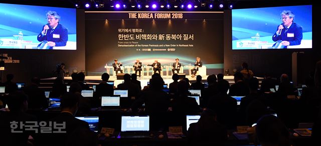 '2018한국포럼'이 한국일보 주최로 3일 서울 신라호텔에서 열린 가운데 세션1. 북핵 협상 30년, 회고와 전망 패널토론이 열리고 있다. 배우한 기자