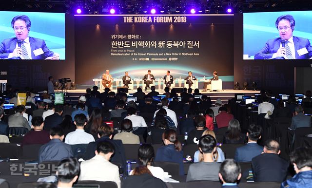 '2018한국포럼'이 한국일보 주최로 3일 서울 중구 신라호텔에서 열린 가운데 "세션3. 남북ㆍ북미정상회담 이후 新 동북아 질서" 토론이 진행되고 있다. 홍인기 기자