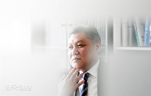 권일용 전 경정. 꿈이 없던 그에게 부친이 내민 경찰공무원시험 원서가 인생을 바꿔 놓았다. 김주성 기자