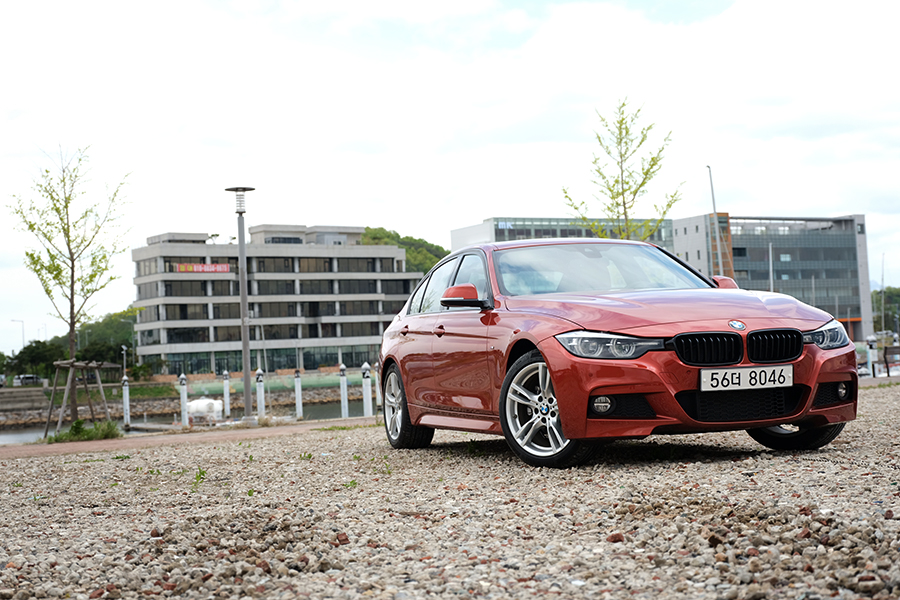 BMW 330i M 스포츠 패키지는 자유로에서 어떤 연비를 보여줄까?