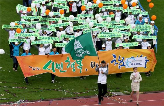 지난해 열린 전국생활체육대축전 개회식에 대구시 선수단이 입장하고 있다. 대구시 제공