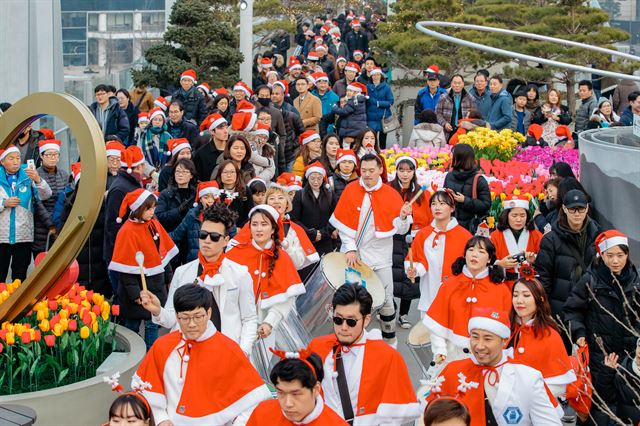 서울로7017 겨울축제 산타모자 대행진. 서울시 제공