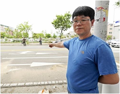 사고 당시 상황을 설명하는 김재형씨. 연합뉴스