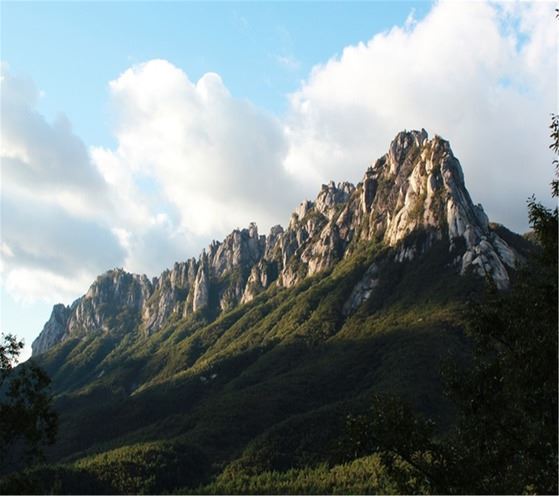 강원도가 미시령 ‘힐링 9경’으로 소개한 설악산 울산바위. 강원도 제공