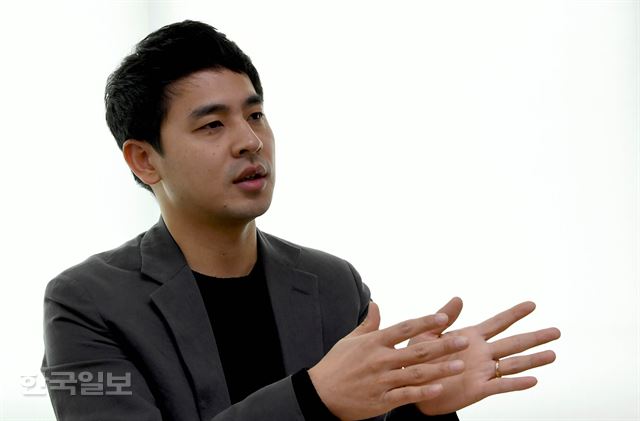 인터뷰 날 한완희 대표는 운동화를 신고 있었다. 그는 “한달에 100km 정도를 걷고 ‘빅워크’ 앱을 통해 기부한다”고 말했다. 서재훈 기자