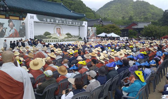 지난 26일 입적한 무산 스님은 종교와 이념을 뛰어넘어 각계 각층과 활발하게 소통, 불교계에서 ‘강원도의 큰 어른’으로 불렸다. 연합뉴스