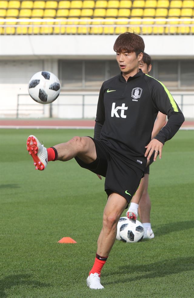 2018 러시아월드컵에 출전하는 대한민국 축구 국가대표팀 기성용이 30일 오후 전주종합경기장에서 훈련을 하고 있다. 전주=연합뉴스