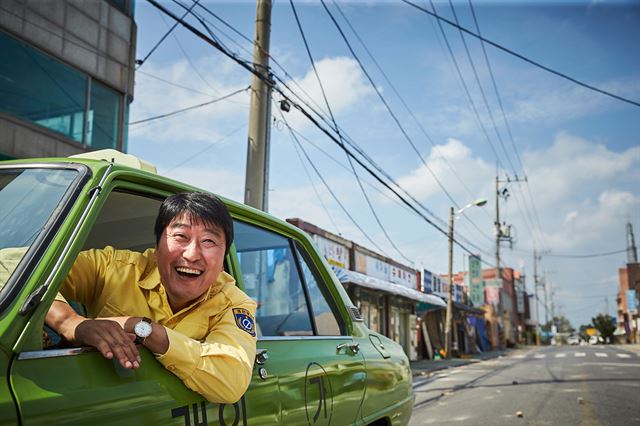 ‘택시운전사’ 포스터 사진. 원래 촬영 대기 중에 찍었던 사진이었다. 쇼박스 제공