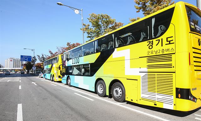 경기 고양에서 서울역 등을 오가는 2층 광역버스. 경기도 제공