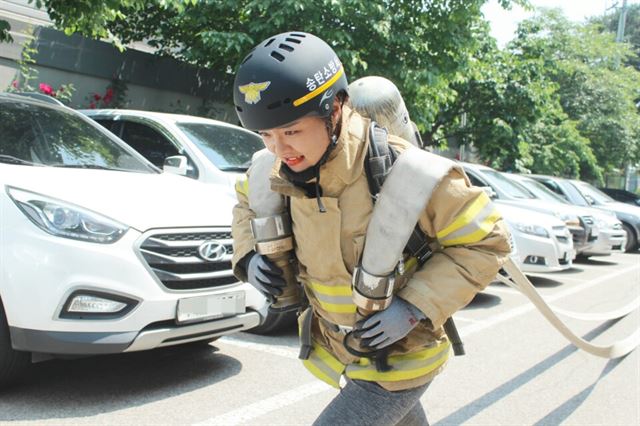 여성 최초로 최강소방관 선발대회에 출전한 김현아 소방교. 경기도재난안전본부 제공