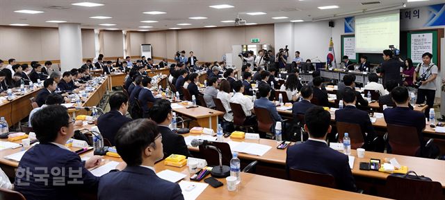 11일 경기 고양시 사법연수원에서 전국법관대표회의가 진행되고 있다. 이번 전국법관대표회의에는 각급 법원 판사회의에서 선출된 법관 대표 110여명이 참석해 사법행정권 남용 의혹 사태에 대한 처리 방안을 논의한다. 신상순 선임기자