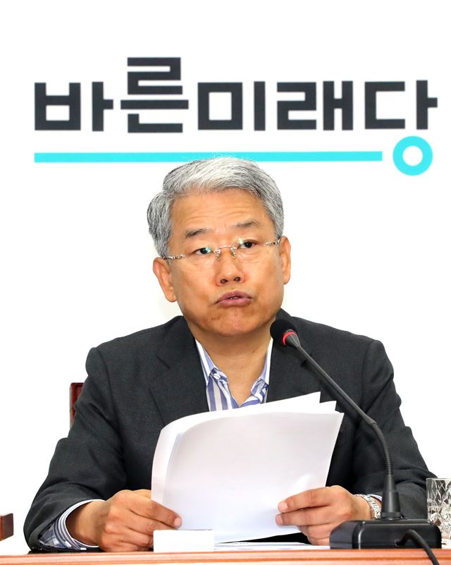 김동철 바른미래당 비상대책위원장이 4일 국회에서 열린 제6차 비상대책위원회의에서 발언하고 있다. 연합뉴스